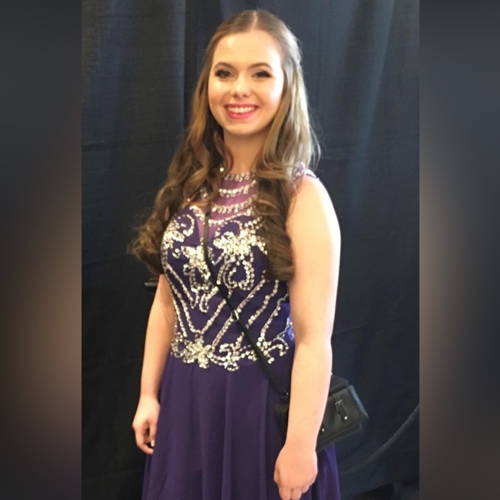 Prom dress - Picture 2 of 4